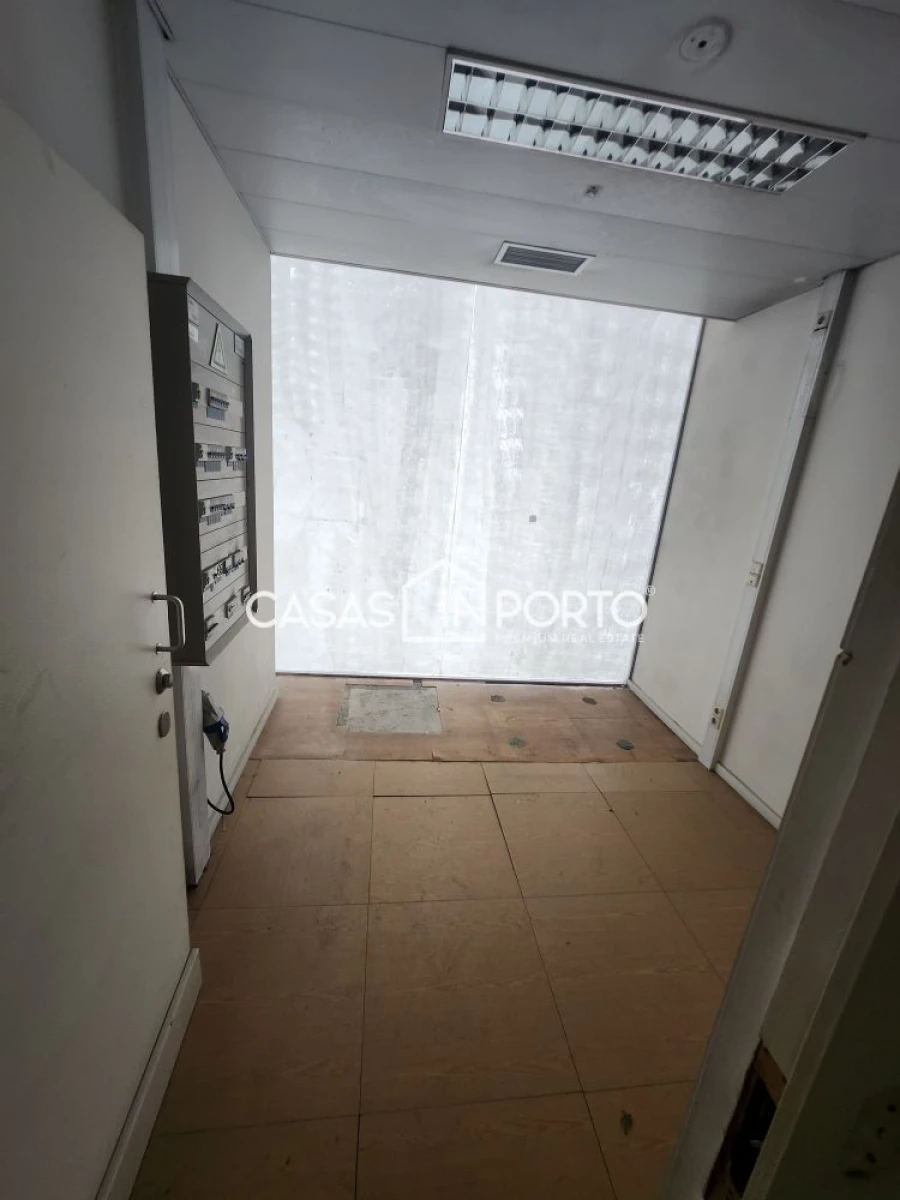 Loja para Arrendamento em Cedofeita, Santo Ildefonso, Sé, Miragaia, São Nicolau e Vitória Foto 12