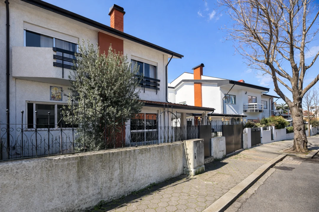 Moradia T4 para Venda em Santa Marinha e São Pedro da Afurada Foto 2