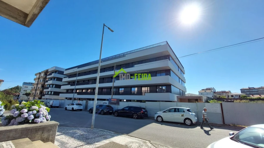 Apartamento T4 para Venda em Santa Maria da Feira, Travanca, Sanfins e Espargo Foto 1