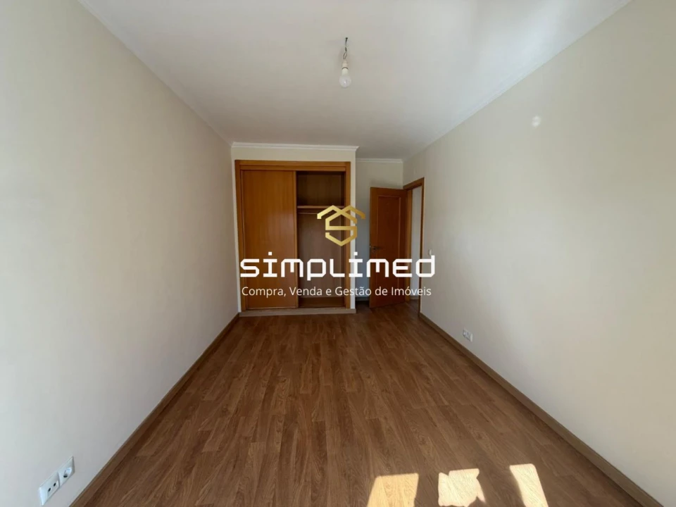 Apartamento T3 para Venda em Rio de Mouro Foto 14