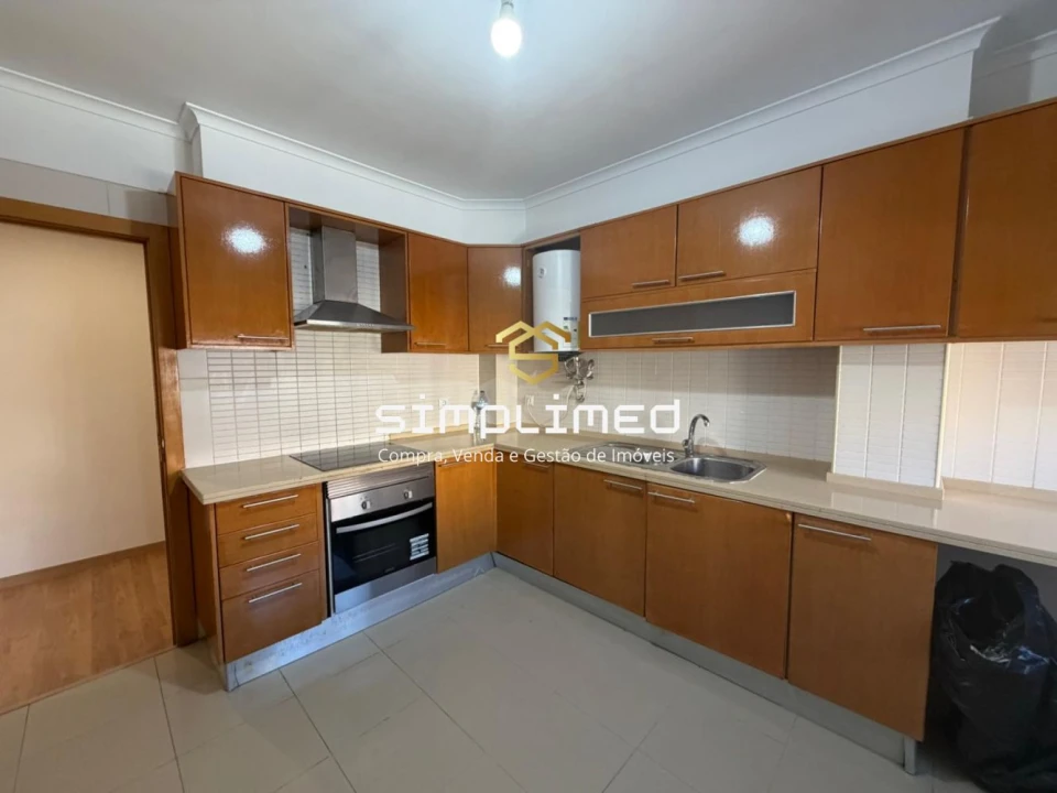 Apartamento T3 para Venda em Rio de Mouro Foto 3