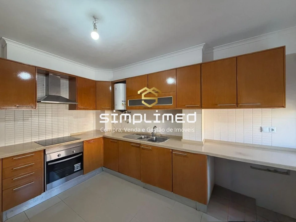 Apartamento T3 para Venda em Rio de Mouro Foto 1