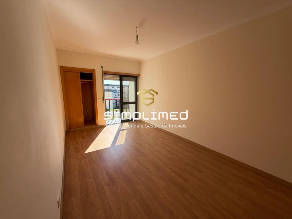 Apartamento T3 para Venda em Rio de Mouro Foto 16