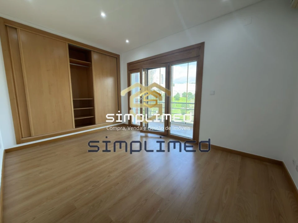 Apartamento T3 para Venda em Odivelas Foto 2