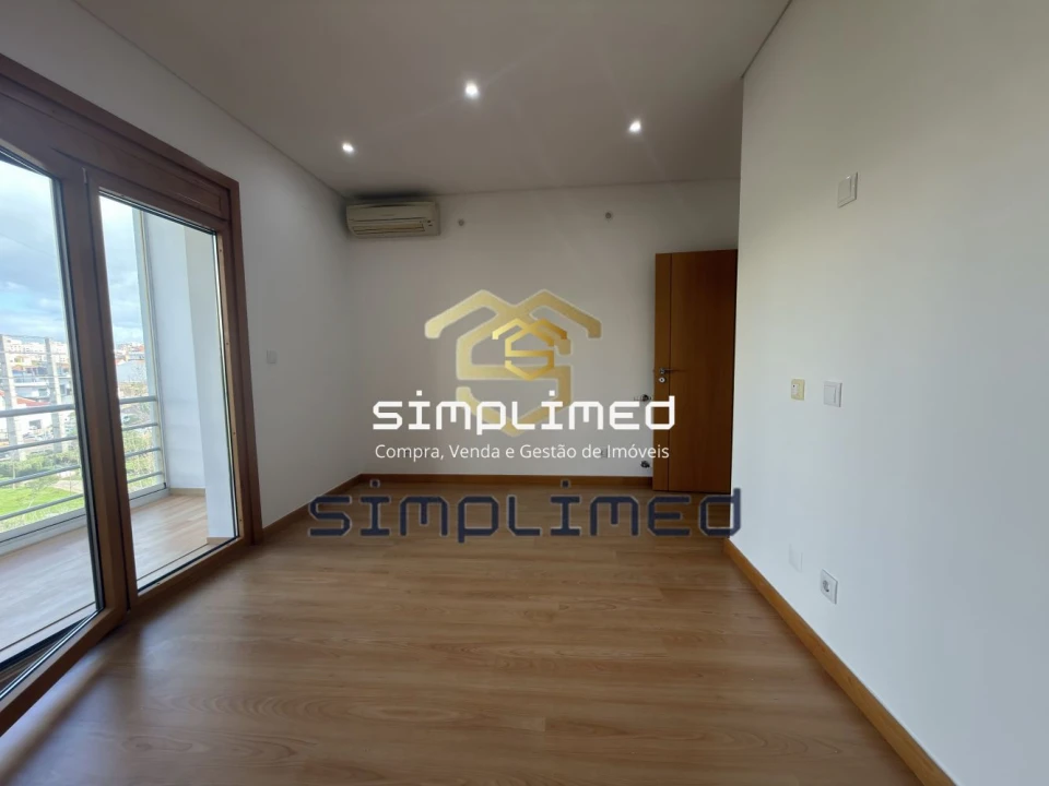 Apartamento T3 para Venda em Odivelas Foto 4