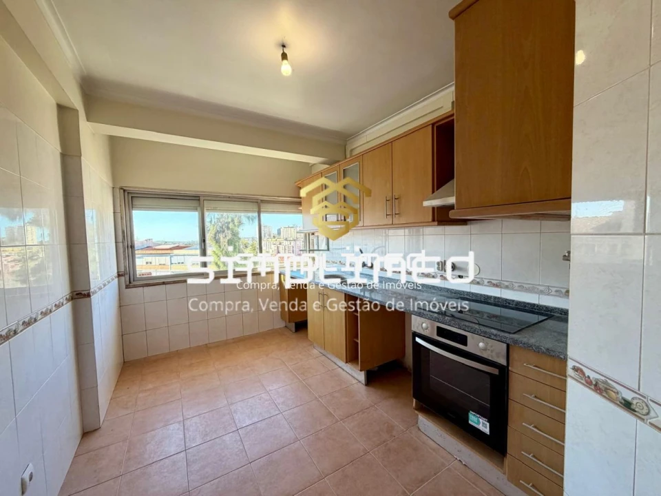 Apartamento T2 para Venda em Queluz e Belas Foto 1