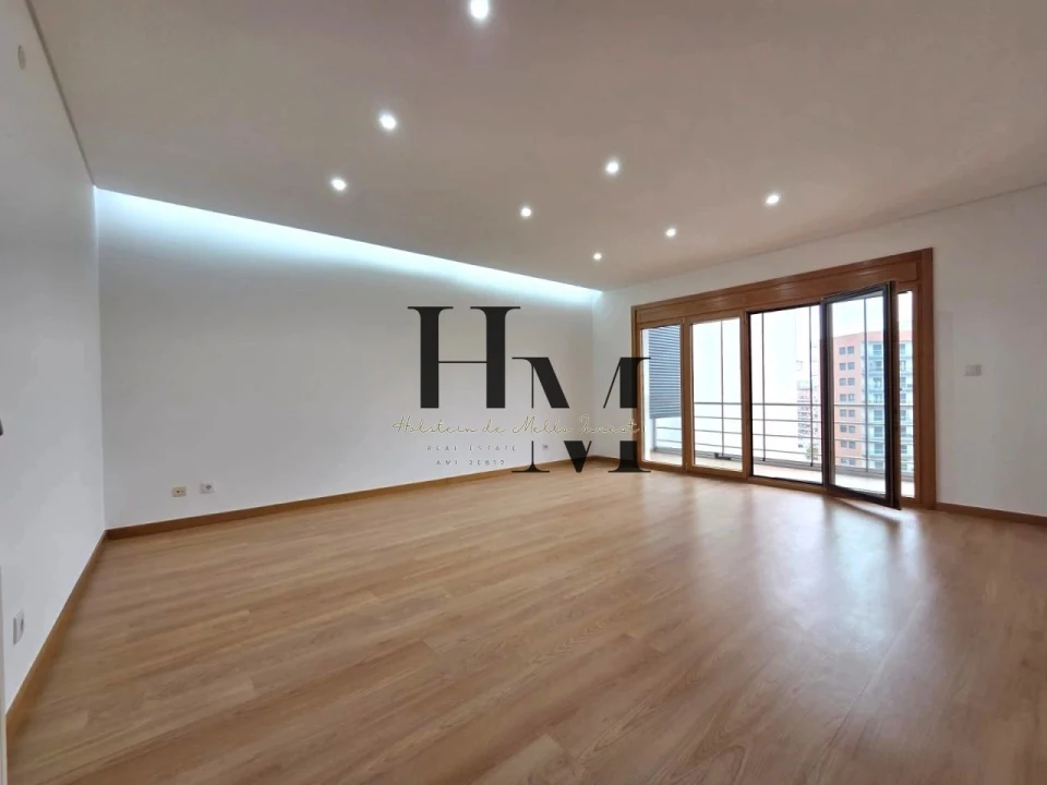 Apartamento T3 para Venda em Odivelas Foto 3