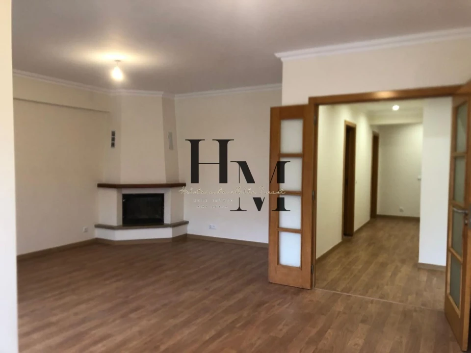 Apartamento T3 para Venda em Rio de Mouro Foto 1