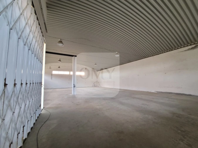 Armazém para Arrendamento em Constantim e Vale de Nogueiras Foto 4