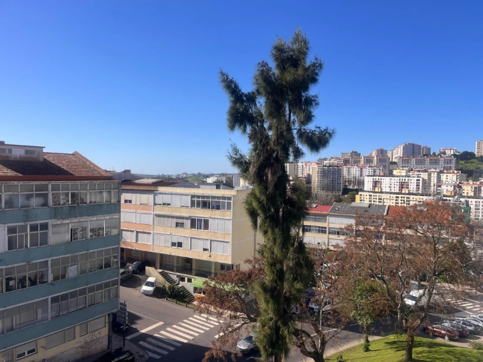 Apartamento T2 para Venda em Queluz e Belas Foto 1
