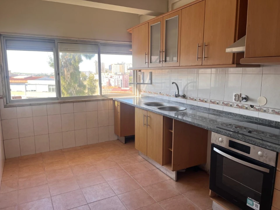 Apartamento T2 para Venda em Queluz e Belas Foto 3