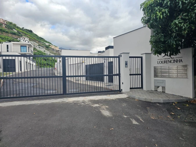 Moradia T3 para Venda em Camara de Lobos Foto 1