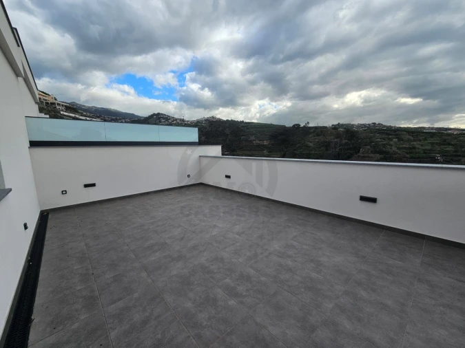 Moradia T3 para Venda em Camara de Lobos Foto 3