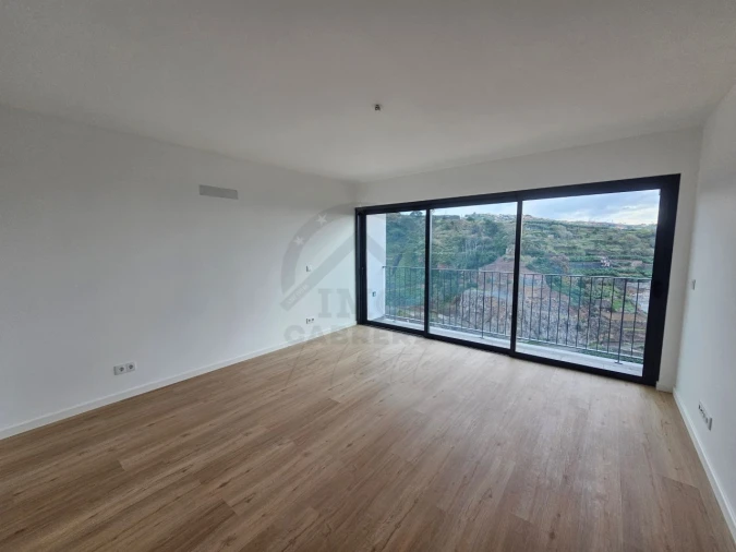 Moradia T3 para Venda em Camara de Lobos Foto 7