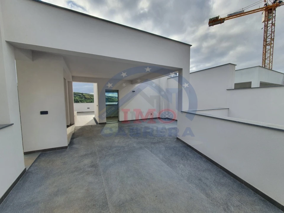 Moradia T3 para Venda em Camara de Lobos Foto 2