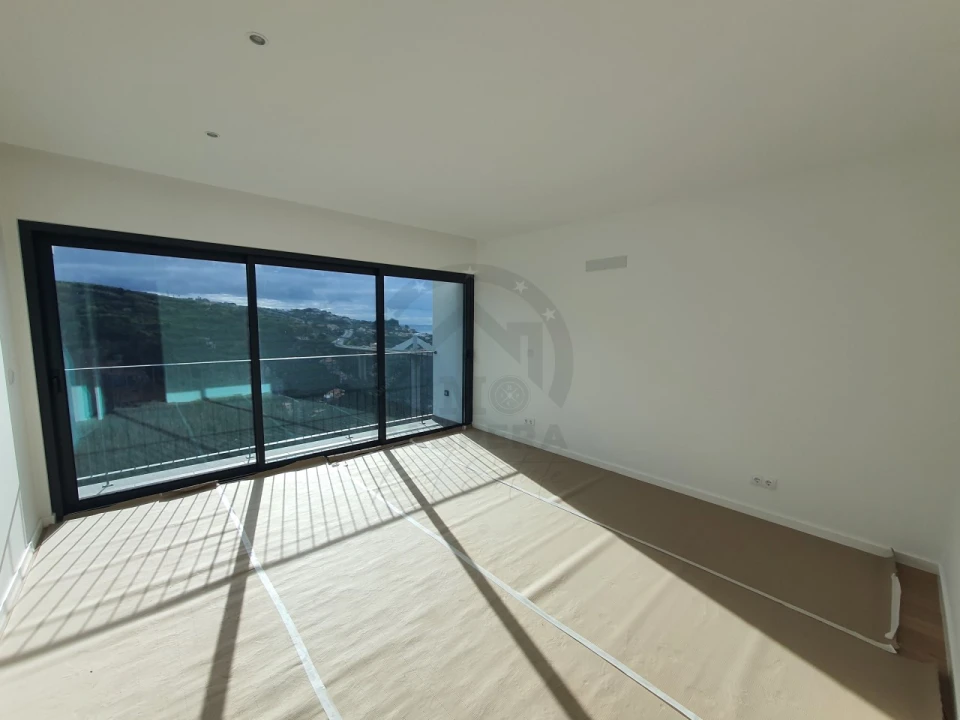 Moradia T3 para Venda em Camara de Lobos Foto 9