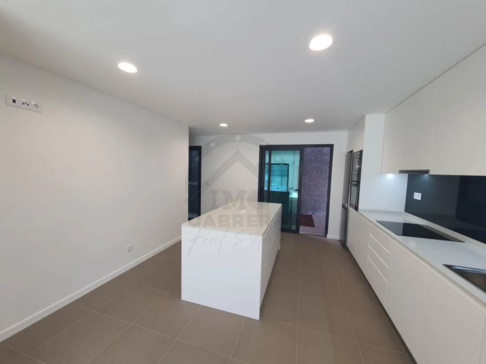 Moradia T3 para Venda em Camara de Lobos Foto 17