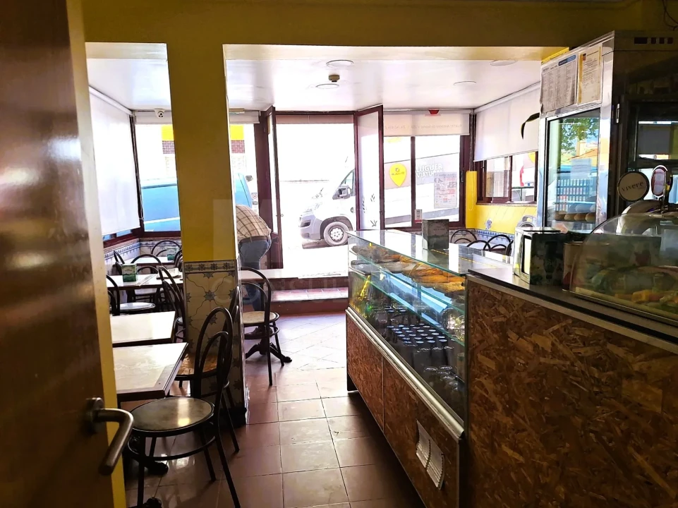 Loja para Venda em Falagueira-Venda Nova Foto 2