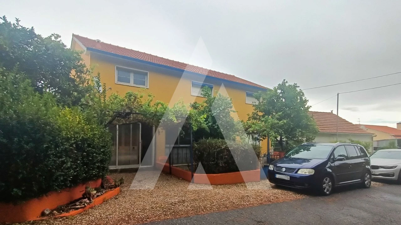 Moradia T4 para Venda em Areias e Pias Foto 1