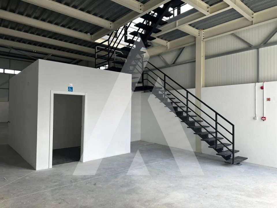 Armazém para Venda em Maceira Foto 6