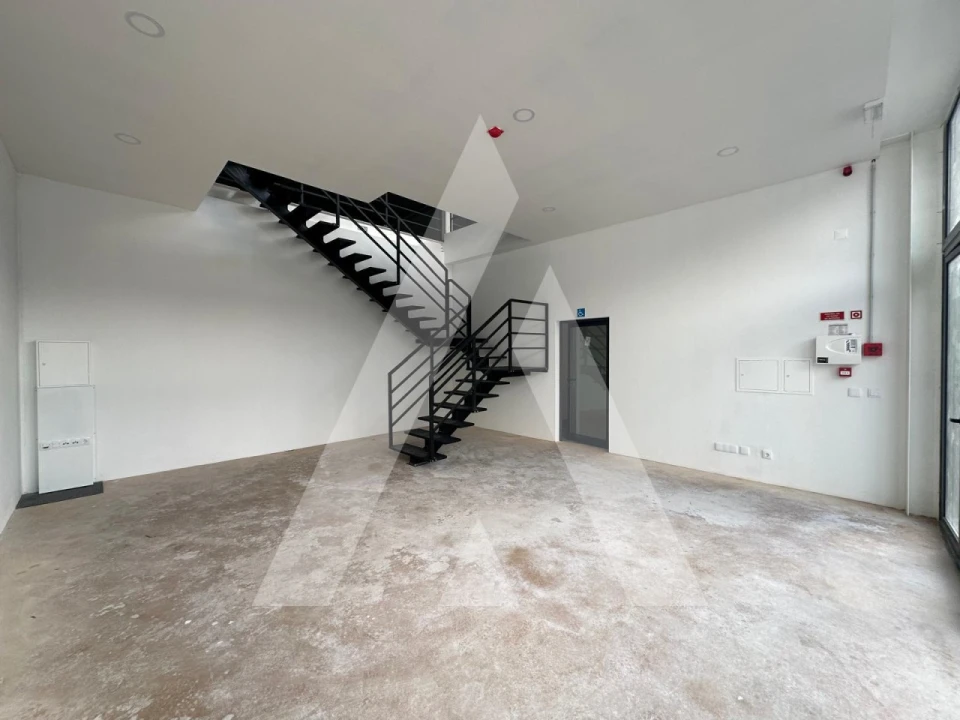 Armazém para Venda em Maceira Foto 21