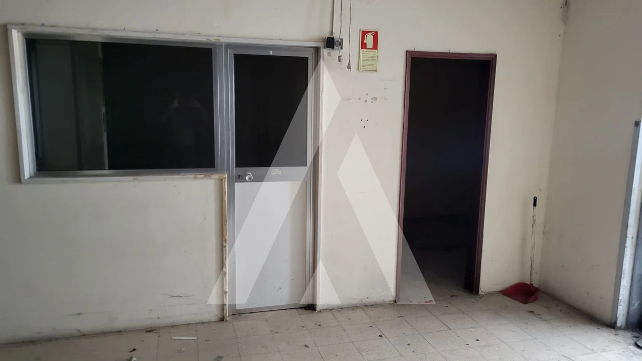 Loja para Arrendamento em Marinha Grande Foto 5