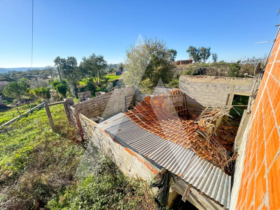 Moradia T3 para Venda em Almoster Foto 24