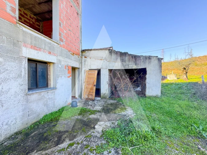 Moradia T3 para Venda em Almoster Foto 28