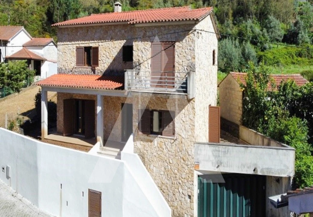 Moradia T4 para Venda em Aguda Foto 2