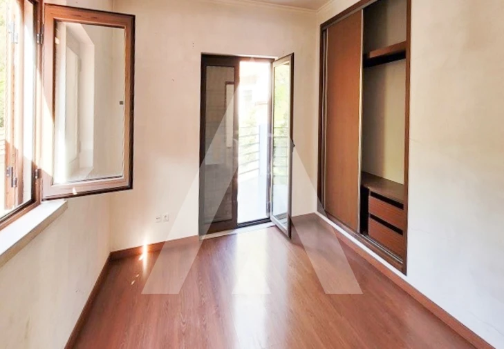 Moradia T4 para Venda em Aguda Foto 3