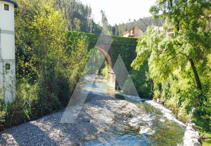 Moradia T4 para Venda em Aguda Foto 5