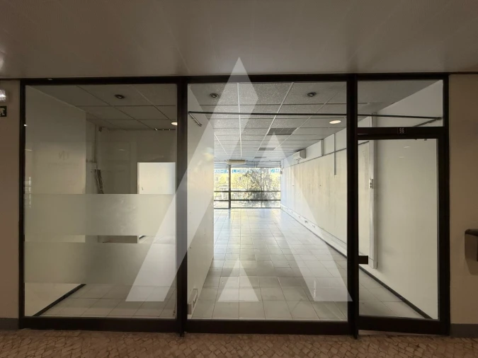 Loja para Arrendamento em Leiria, Pousos, Barreira e Cortes Foto 28