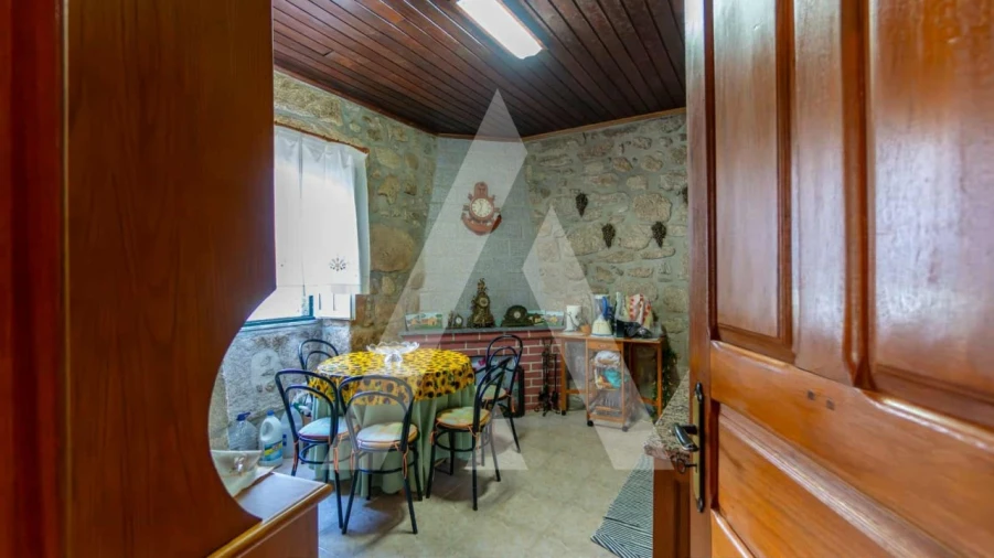 Moradia T4 para Venda em Travanca de Lagos Foto 17