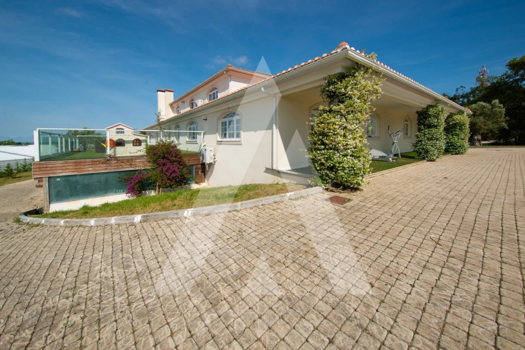 Moradia T5 para Venda em Parceiros e Azoia Foto 2