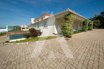 Moradia T5 para Venda em Parceiros e Azoia