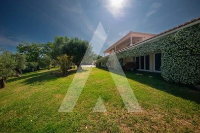 Moradia T5 para Venda em Parceiros e Azoia