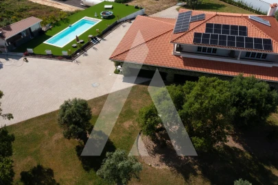 Moradia T5 para Venda em Parceiros e Azoia