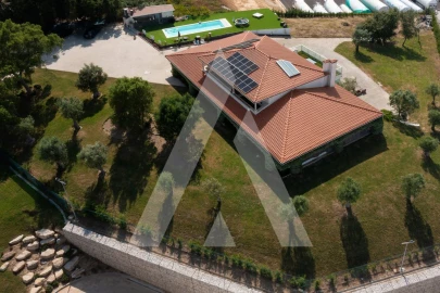 Moradia T5 para Venda em Parceiros e Azoia