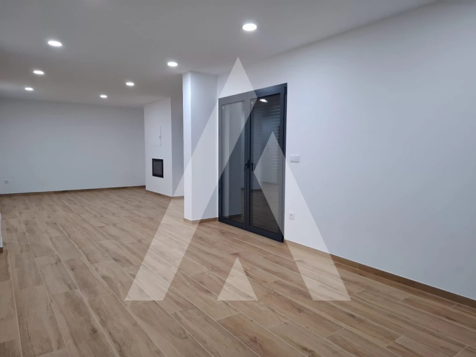 Moradia T4 para Venda em Arcos e Mogofores Foto 3