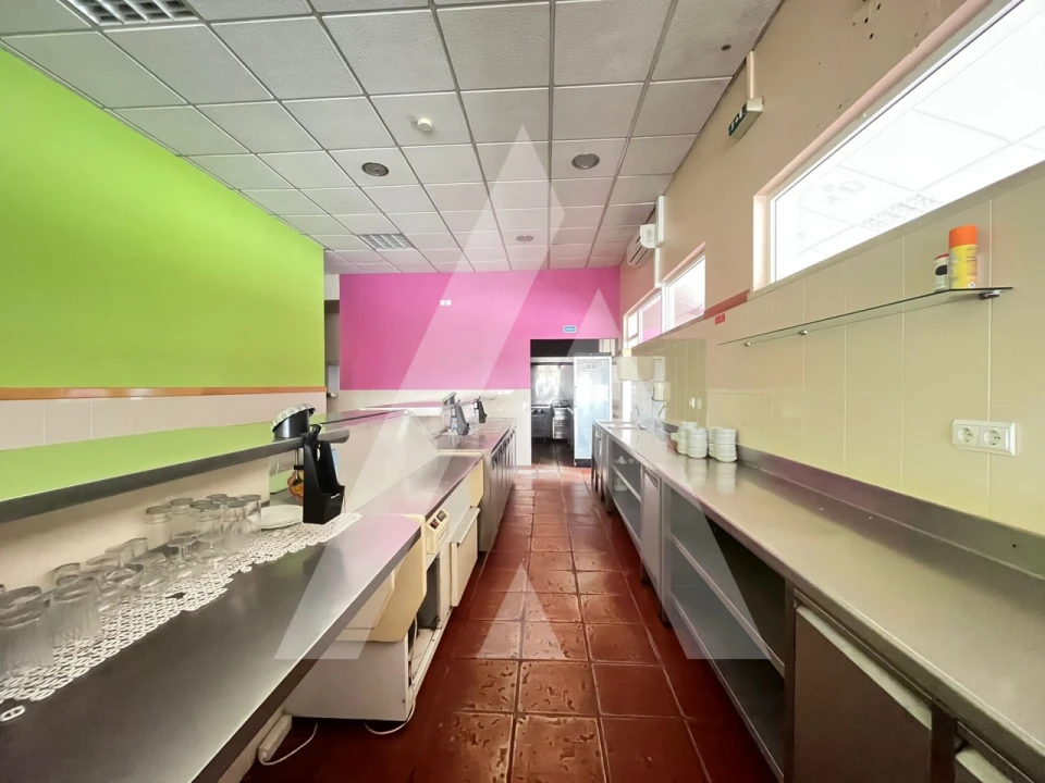 Prédio para Venda em A dos Negros Foto 23