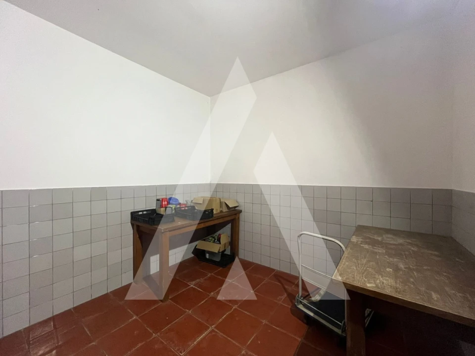 Prédio para Venda em A dos Negros Foto 32