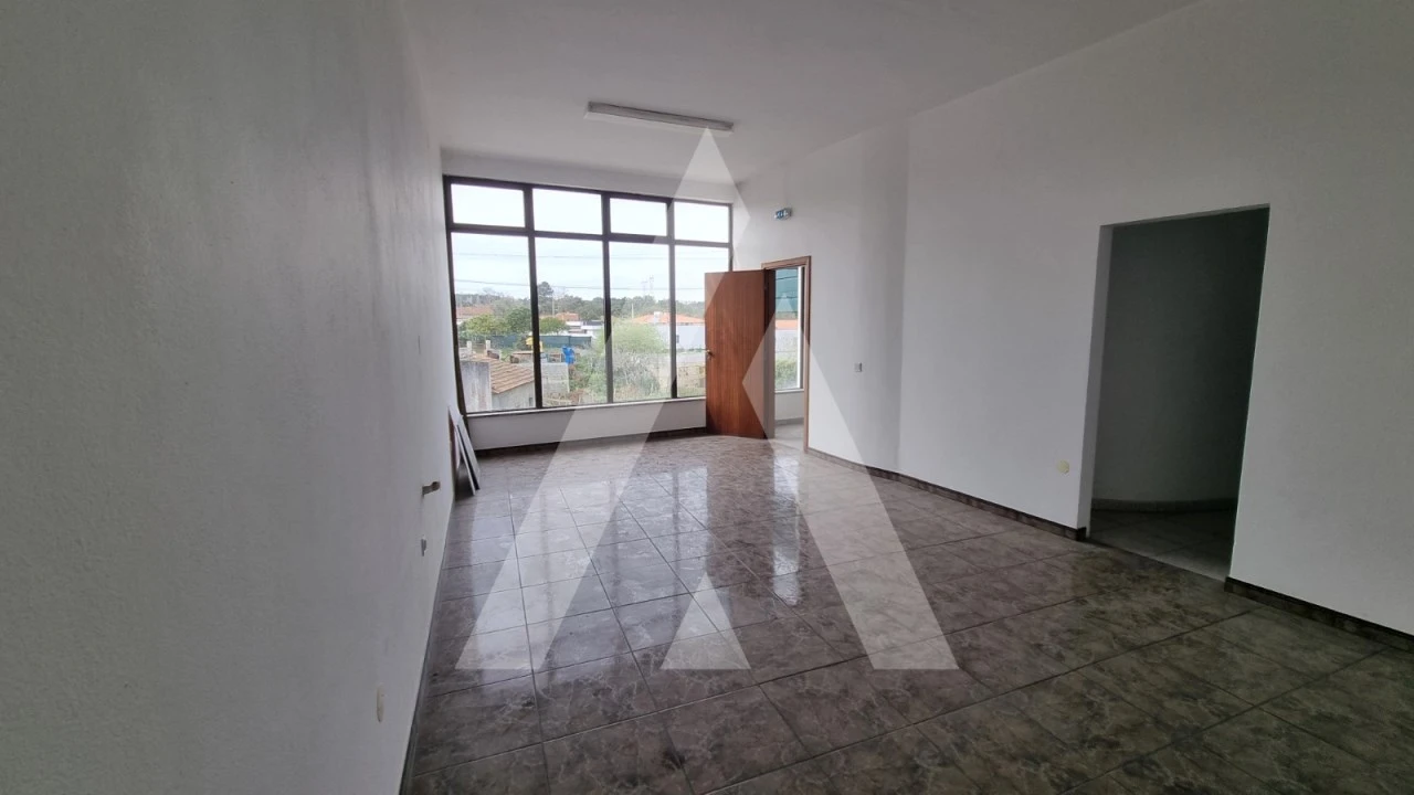 Prédio para Venda em Parceiros e Azoia Foto 6