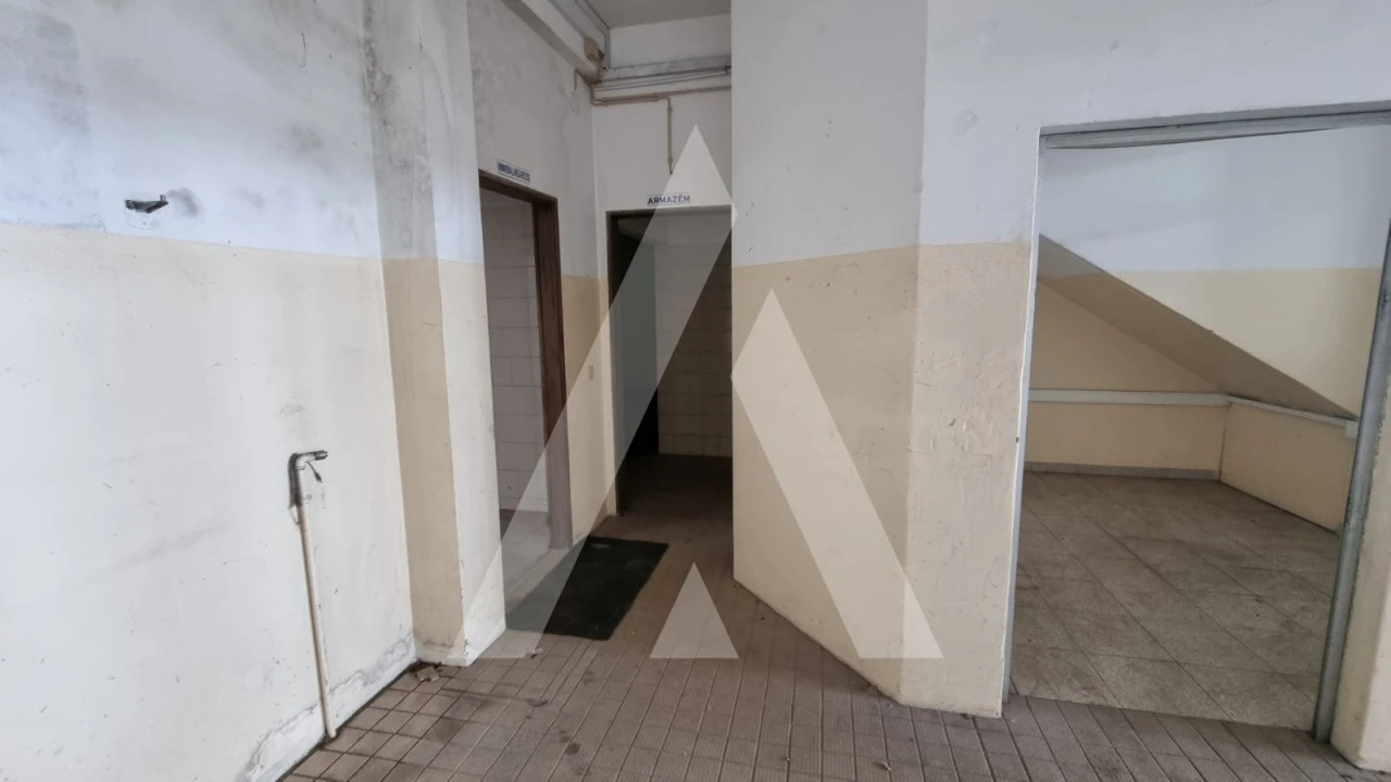 Prédio para Venda em Parceiros e Azoia Foto 11