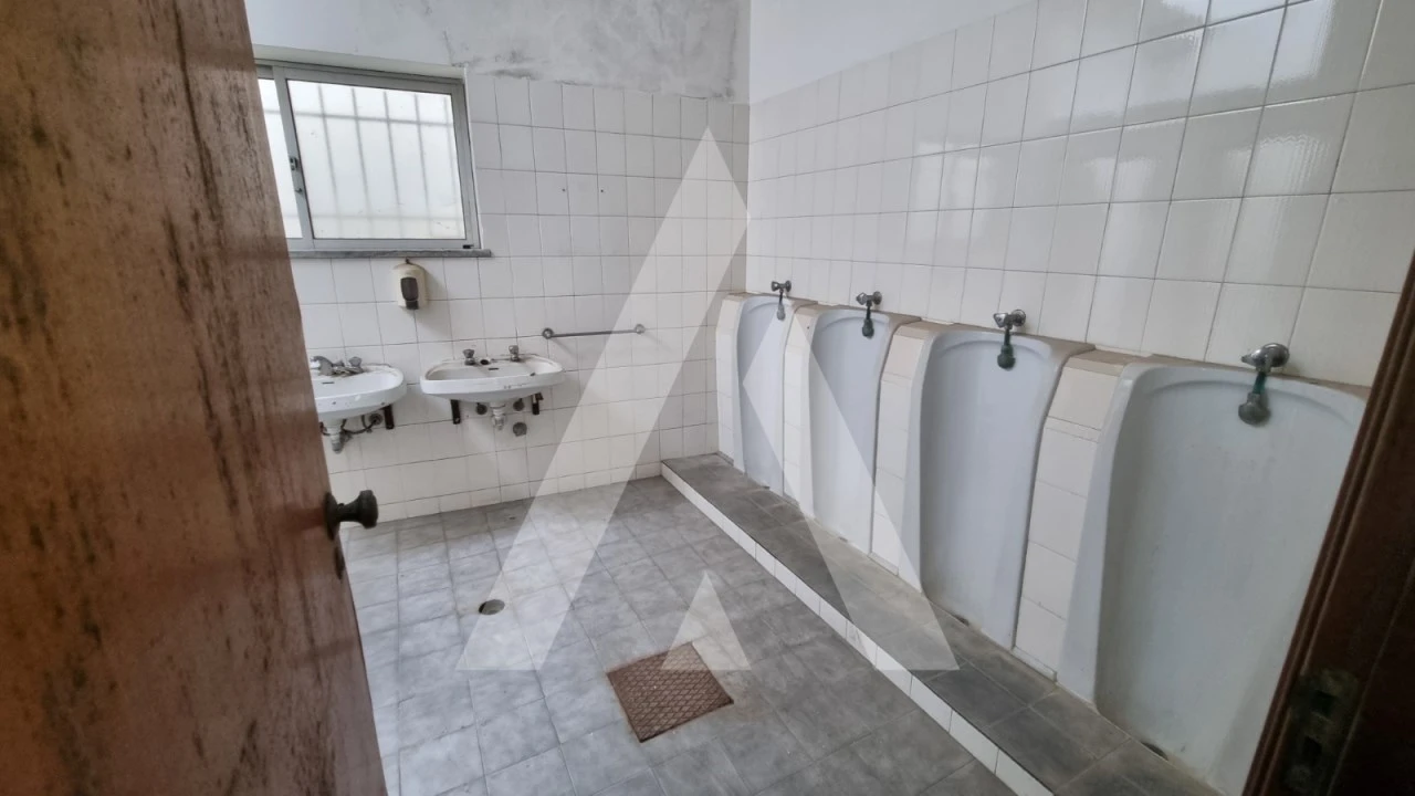 Prédio para Venda em Parceiros e Azoia Foto 18