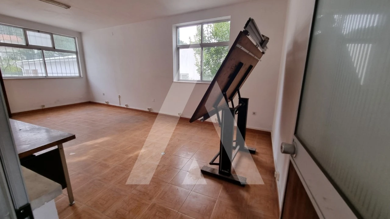 Prédio para Venda em Parceiros e Azoia Foto 33