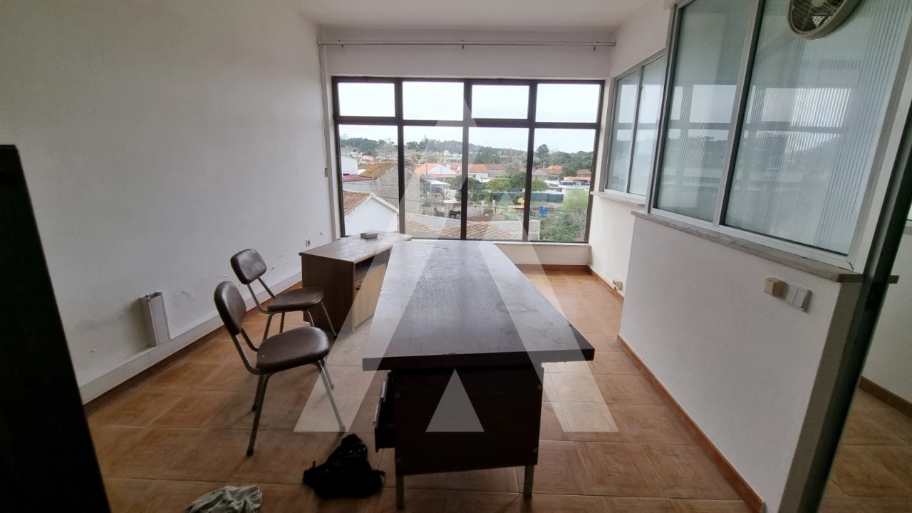 Prédio para Venda em Parceiros e Azoia Foto 38