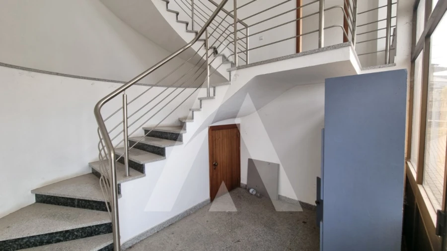 Prédio para Venda em Parceiros e Azoia Foto 8