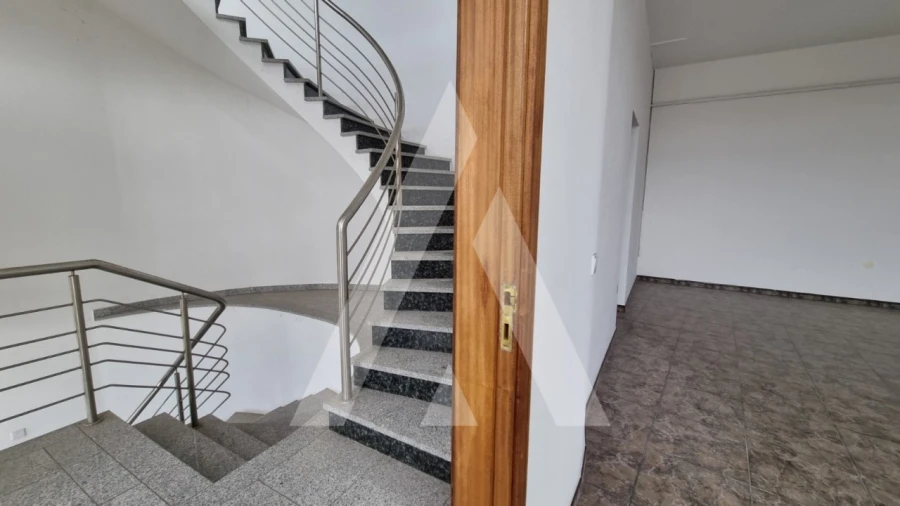 Prédio para Venda em Parceiros e Azoia Foto 10