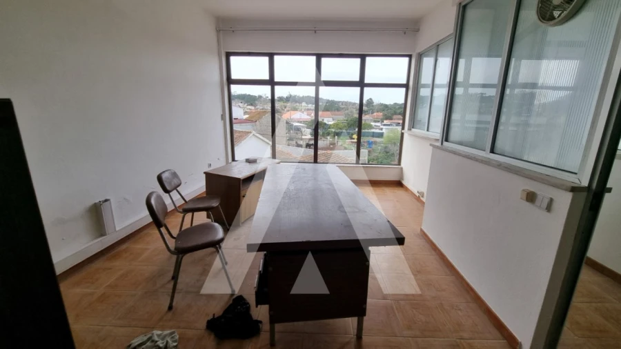 Prédio para Venda em Parceiros e Azoia Foto 38