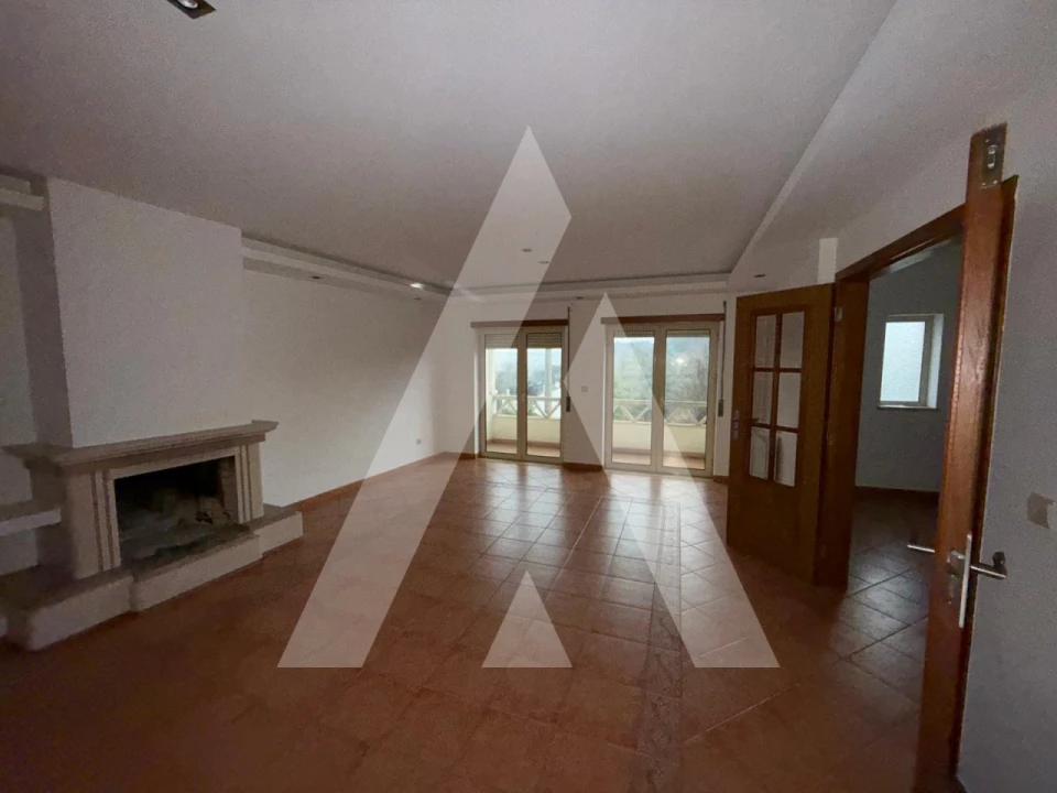 Moradia T4 para Venda em Leiria, Pousos, Barreira e Cortes Foto 1